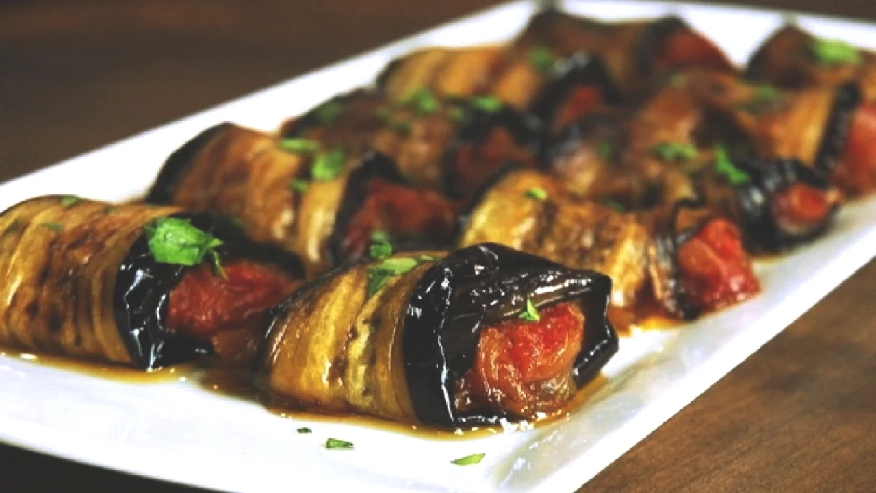 Zeytinyağlı Patlıcan Sarma Tarifi: Yaz Sofralarını Şenlendiren Lezzet!