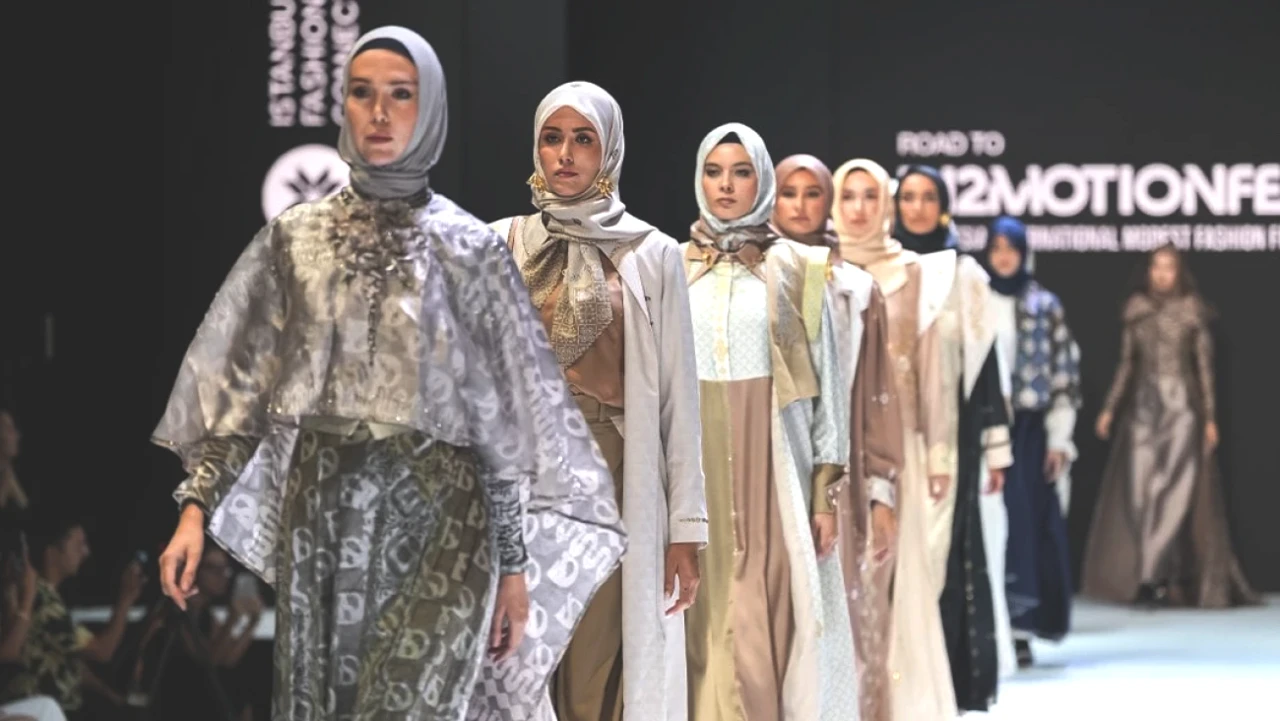 İstanbul Podyumunda Endonezya'nın Büyüleyici Renkleri Moda Rüzgarı Estiriyor!